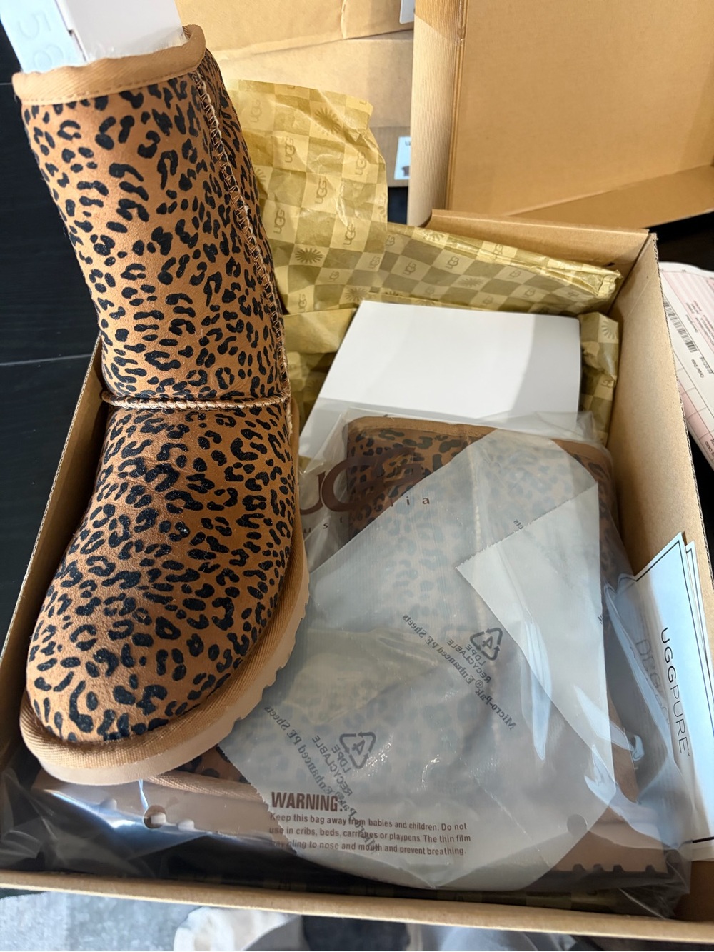 UGG classic short Leopard Print